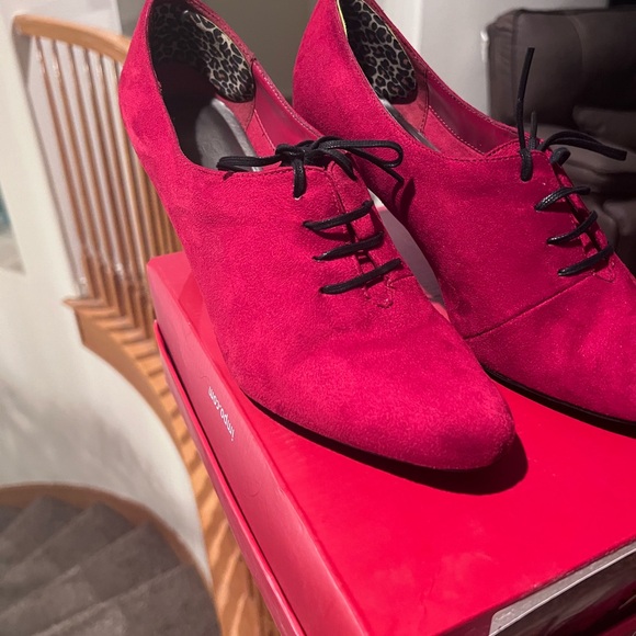 Red high heels - Picture 2 of 7